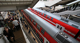 Trains in Tel Aviv. Photo: Shaul Golan