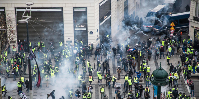 שבוע רביעי ברציפות: מהומות בפריז, המשטרה יורה גז מדמיע