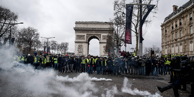 אש, גז מדמיע ו-500 עצורים: שבת נוספת של עימותים בפריז