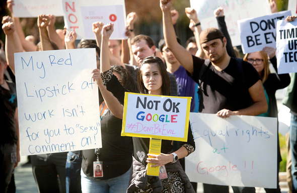 עובדי גוגל עצמם מפגינים נגד מדיניותה בנושא הטרדות מיניות