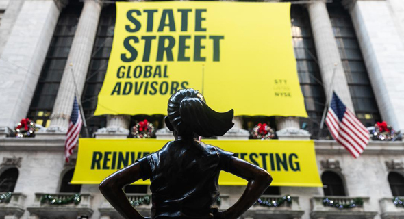 פסל הילדה ללא מורא מול בורסה ניו יורק , צילום: גטי 