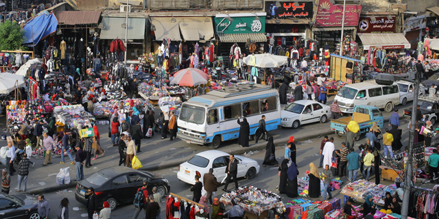 מצרים מצאה איך למנוע מחאה נגד השלטון: אוסרת על מכירת אפודים צהובים