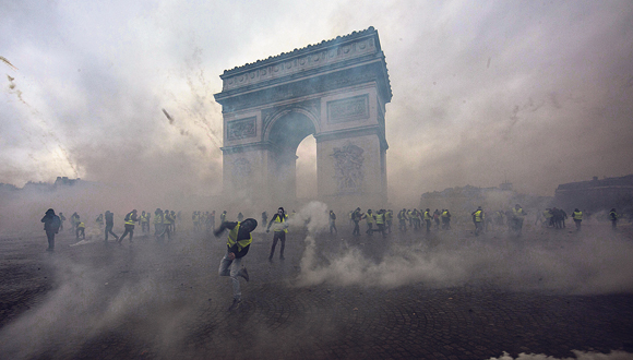 הפגנה בפריז, איורים: גטי אימג'ס