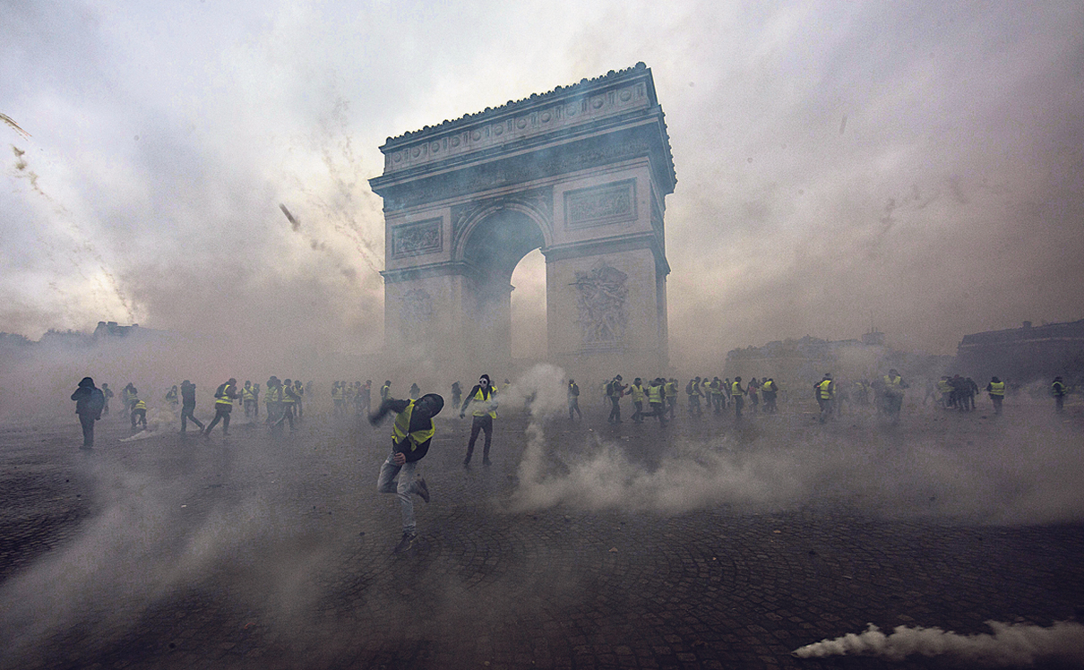 הפגנה בפריז בשבוע שעבר, איורים: גטי אימג'ס
