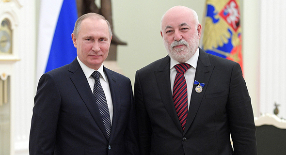 Vladimir Putin (left) and Victor Vekselberg. Photo: AP