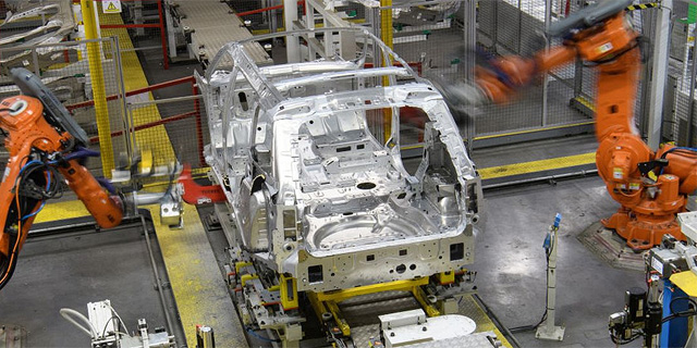 יצרנית הרכב יגואר לנד רובר תפטר 5,000 מתוך 44 אלף העובדים שלה בבריטניה