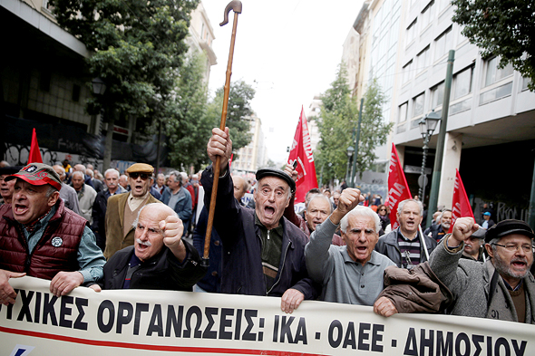 הפגנות ביוון נגד חבילת החילוץ של האיחוד האירופי.