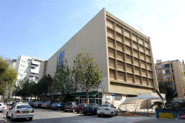 מבנה קולנוע דקל בבבלי בתל אביב. שני התובעים רכשו שם שבע דירות, צילום: יובל חן