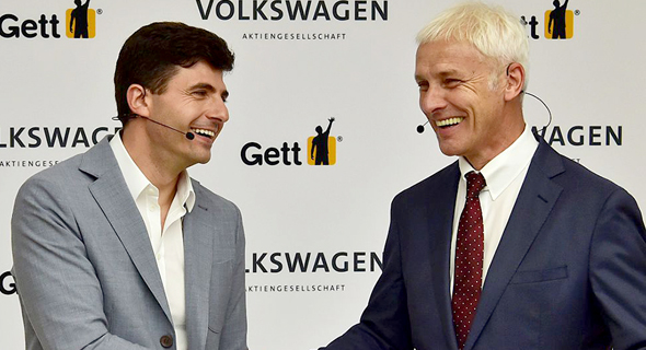 Gett CEO Shahar Waiser (left) and Volkswagen then-CEO Matthias Müller, 2016. Photo: Getty Images Gett CEO Shahar Waiser (left) and Volkswagen then-CEO Matthias Müller, 2016. Photo: Getty Images