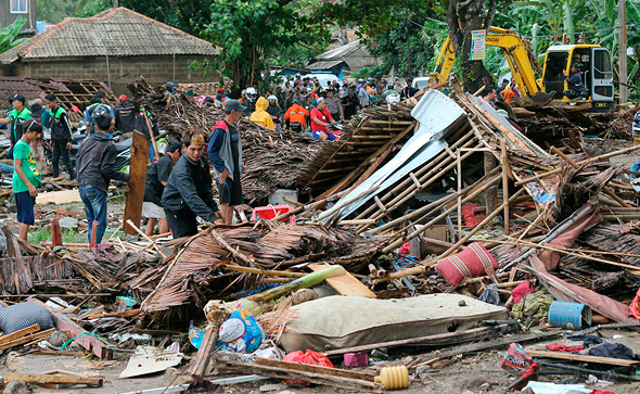 הרס בעקבות הצונאמי שפגע באינדונזיה, צילום: איי פי