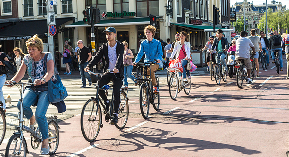 רוכבי אופניים באמסטרדם 