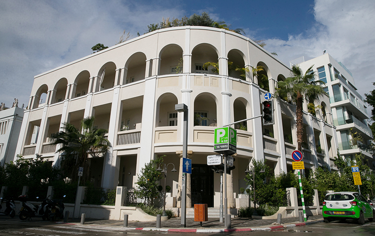 "בית ציפורן", אחד העם 45 בתל אביב