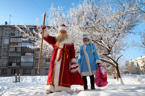 Grandpa and Grandma Frost, two of Novy God's prominent symbols. Photo: Shutterstock  