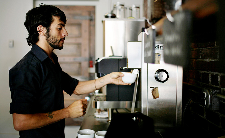בריסטה בסתאמפטאון. "את הקפה הכי טוב בעיר תקבל היכן שעובד הבריסטה הכי טוב בעיר" 