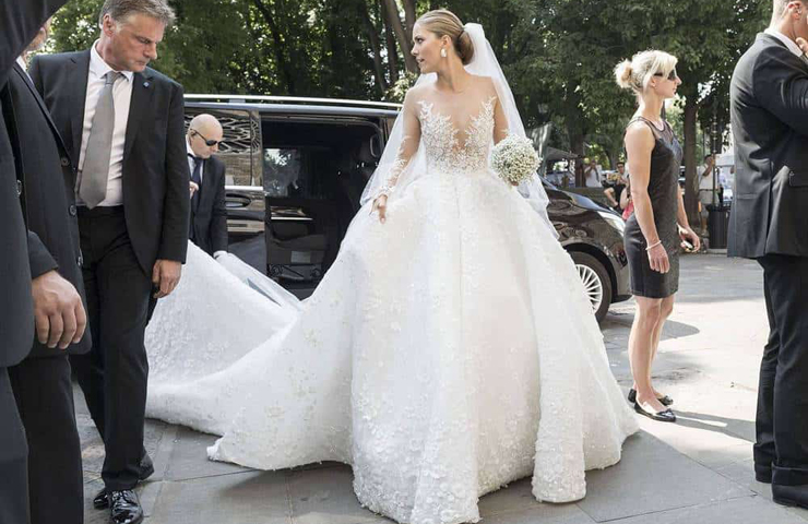 השמלה של ויקטוריה סברובסקי המשובצת ב-500 אלף קריסטלים , צילום: Luxastic