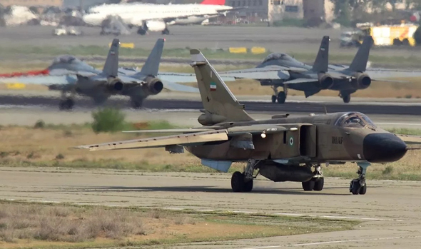 סוחוי 24 איראני, מאחוריו ליין מטוסי F14, צילום: cavok
