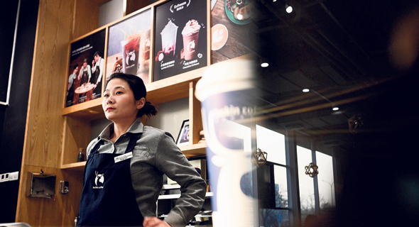 רשת הקפה הסינית לאקין, צילום: FRED DUFOUR
