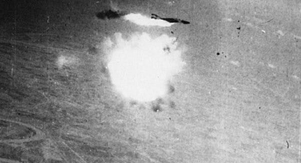 מטוס פאנטום אמריקאי נפגע מטיל נ"מ שהתפוצץ בסמוך