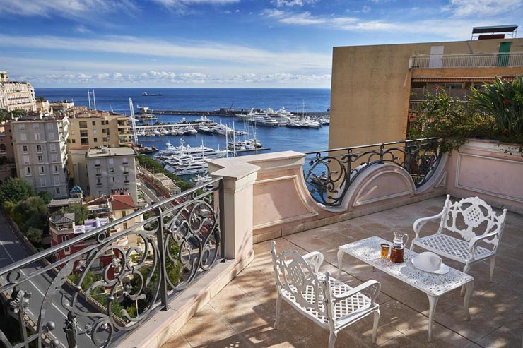 להתחיל בנוף: מרפסת האחוזה עם נוף יפיפה לים התיכון, צילום: Sotheby