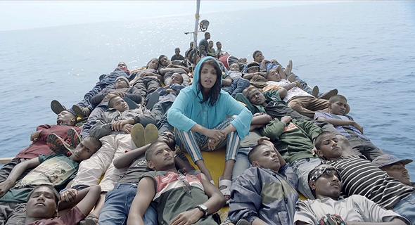 מ.י.ה בקליפ של "Borders". מחאה למען פליטים שקיבלה חסות מאפל , צילום: Youtube