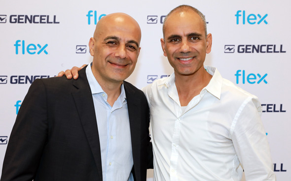 GenCell CEO Rami Reshef (left) and Flex Ofakim