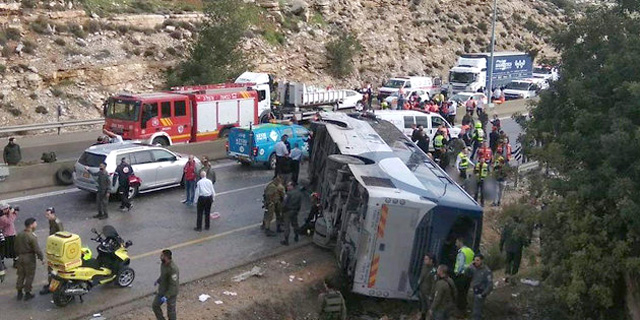 שני הרוגים ו-51 פצועים בהתהפכות אוטובוס ליד מודיעין