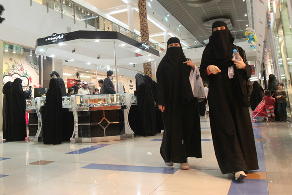 נשים סעודיות בקניון בריאד 