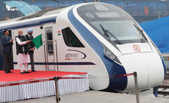 ראש ממשלת הודו משיק את הרכבת המהירה בהודו, ביום חמישי שעבר, צילום: רויטרס