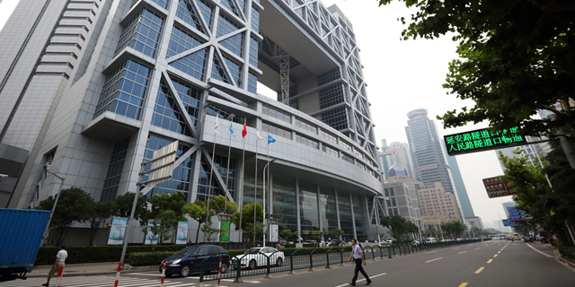 היסטוריה בסין: הבורסה בשנגחאי תיפתח הלילה למשקיעים זרים