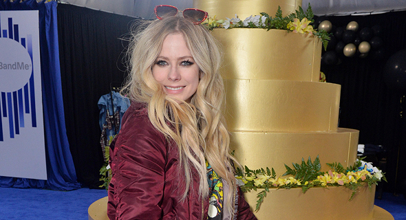 אבריל לאבין אבריל לאבין