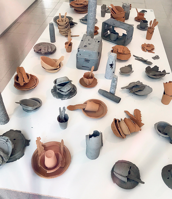 עבודה של חיימי פניכל בתערוכה "דג קטן זה לא דג גדול אבל קטן". לתת כבוד לאמנות הקטנה