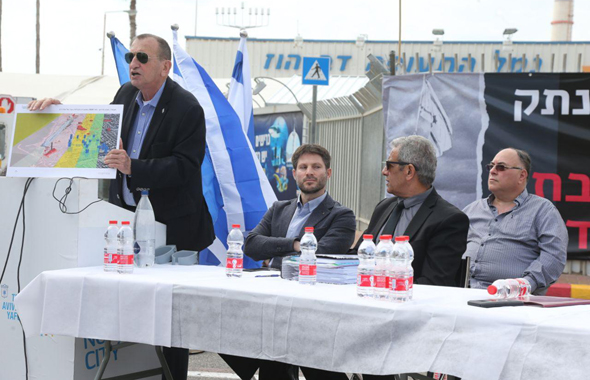 מסיבת העיתונאים בשדה דב. מימין: אבי בניהו, מאיר יצחק הלוי, בצלאל סמוטריץ' ורון חולדאי