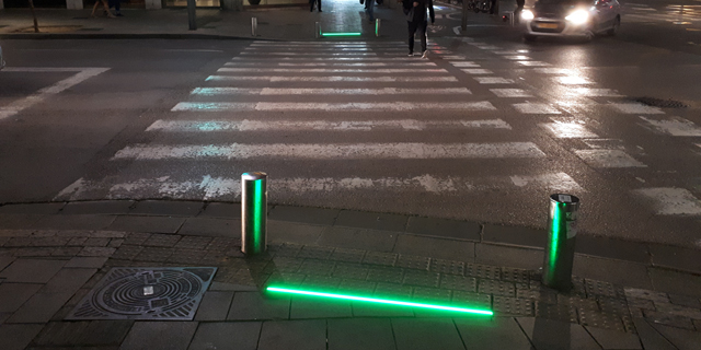 Tel Aviv Pilots Sidewalk Traffic Lights for Pedestrians Who Can’t Get Their Eyes Off Their Phones