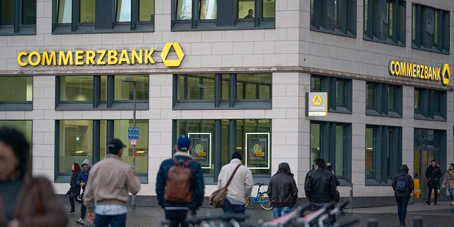 קומרצבנק: נסגור חמישית מהסניפים לאחר כישלון המיזוג עם דויטשה בנק