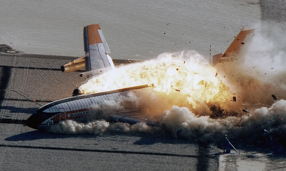 מטוס בואינג 707 שרוסק במסגרת ניסוי לפיתוח כלי בטיחות חדשים