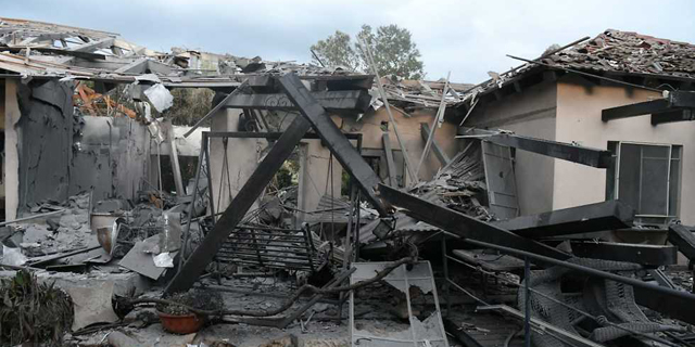 הבית שנפגע השבוע במושב משמרת. ועדות הערר דנות כיום בתיקים מ-2008, צילום: יאיר שגיא