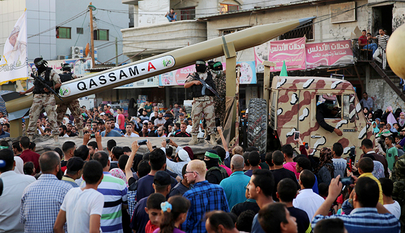 רקטת חמאס במצעד, צילום: איי פי
