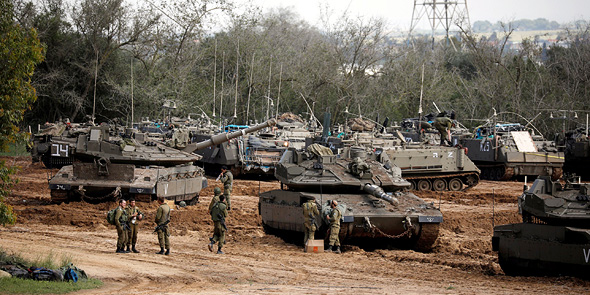 טנקים בגבול עזה, צילום: רויטרס