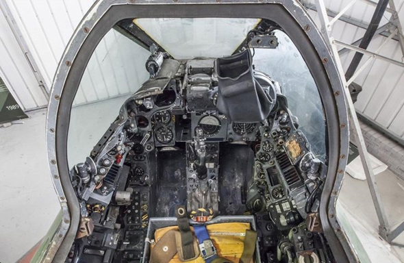 תא הטייס של מטוס הלייטנינג, צילום:  nms.ac