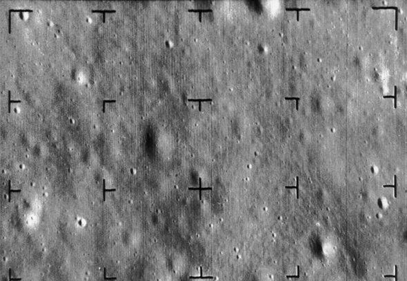 תמונה מפני הירח שסיפקה חללית ריינג'ר לפני התרסקותה