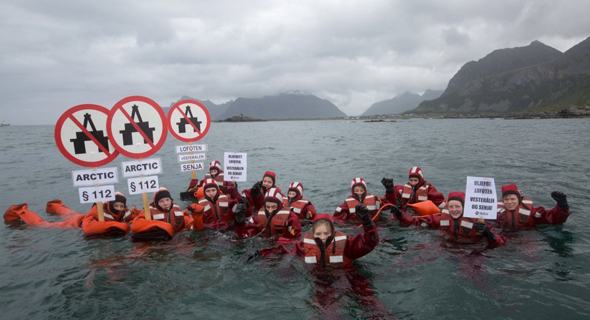 הפגנה בני נוער נגד קידוחי נפט איי לופוטן נורבגיה