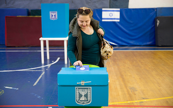 A woman voting in Israel's April 2019 election. Photo: AP
