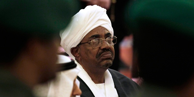 סודן הודיעה: אל-באשיר הודח, האסירים הפוליטיים משוחררים