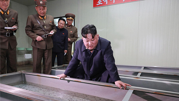 קים ג'ונג און בניסוי נשק טקטי מונחה חדש, בצפון קוריאה