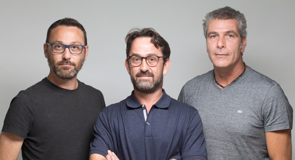 מימין: אלדד רוטמן, דניאל רוטמן ורועי אמבר, מייסדי GlassesUSA