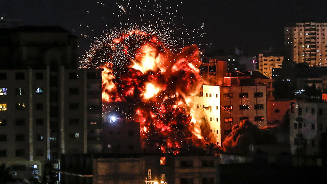 הפצצת בית בעזה, צילום: איי אף פי