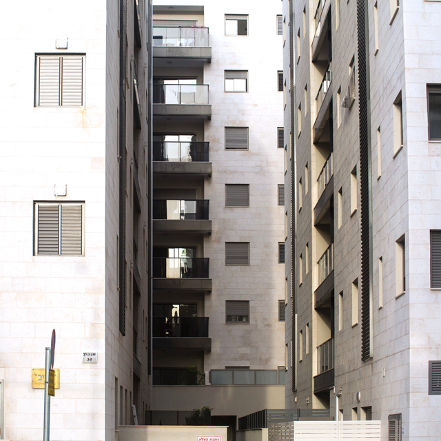 מוסף שבועי 16.5.14 אגרובנק בנייני אגרובנק עם מרחקים של 6 מטרים בין הדירות, צילום: תומי הרפז