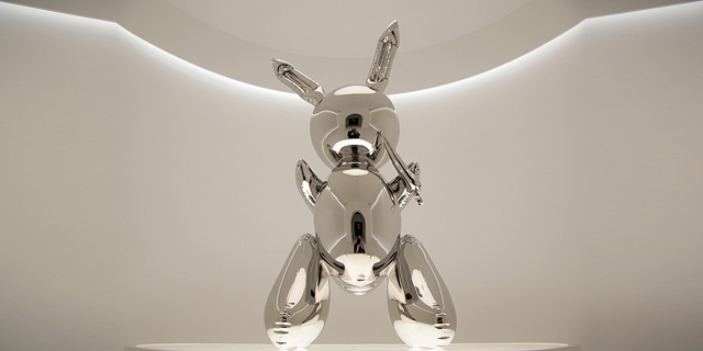 פסל ארנב של ג&#39;ף קונס נמכר תמורת 91 מיליון דולר - שיא עבור אמן חי