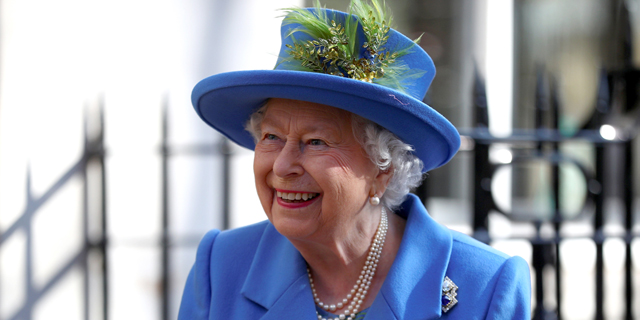 ג&#39;ין מהמלכה: התיירים לא מגיעים ובארמון בקינגהאם מוכרים משקאות לשיקום המאזן 