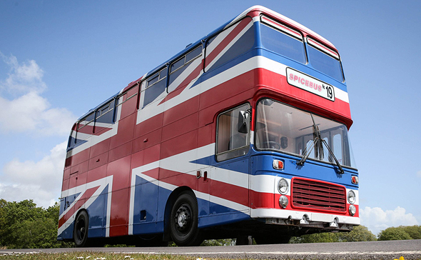 אוטובוס ספייס גירלס Airbnb בריטניה, צילום: Airbnb